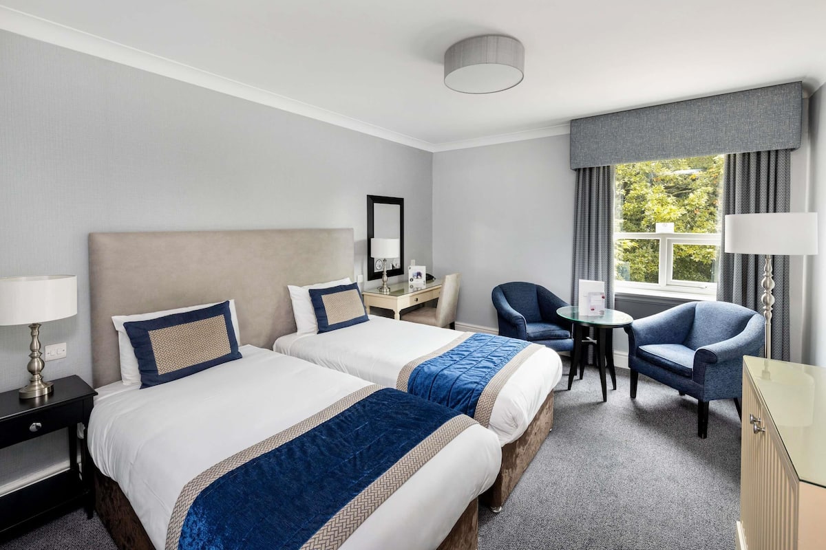 Classic Room, 2 Twin Beds | Desk, laptop workspace, blackout drapes, iron/ironing board