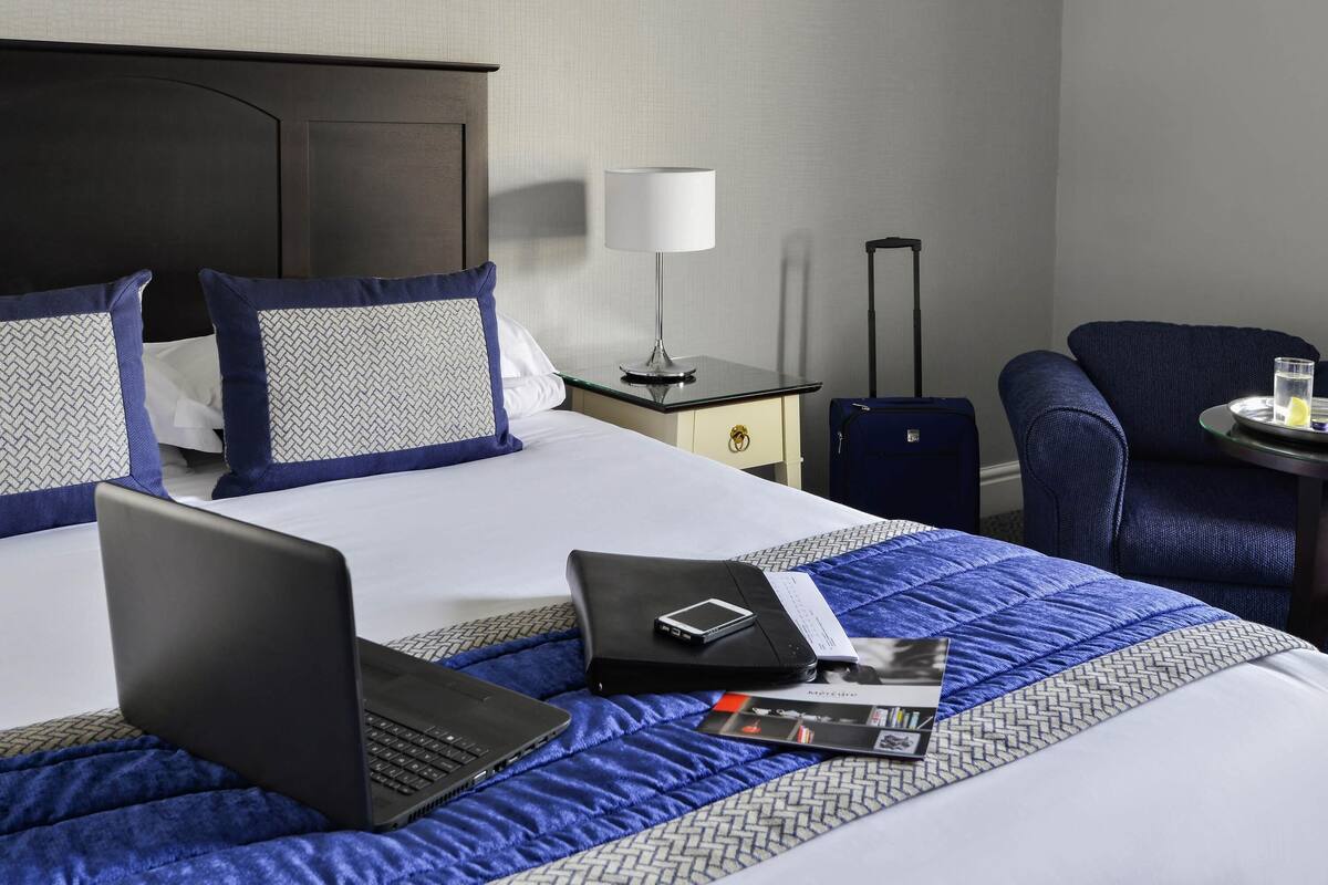 Habitación estándar, 1 cama doble | Escritorio, espacio para trabajar con un portátil, cortinas opacas