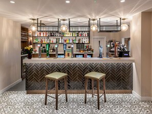 Bar (trong khuôn viên)