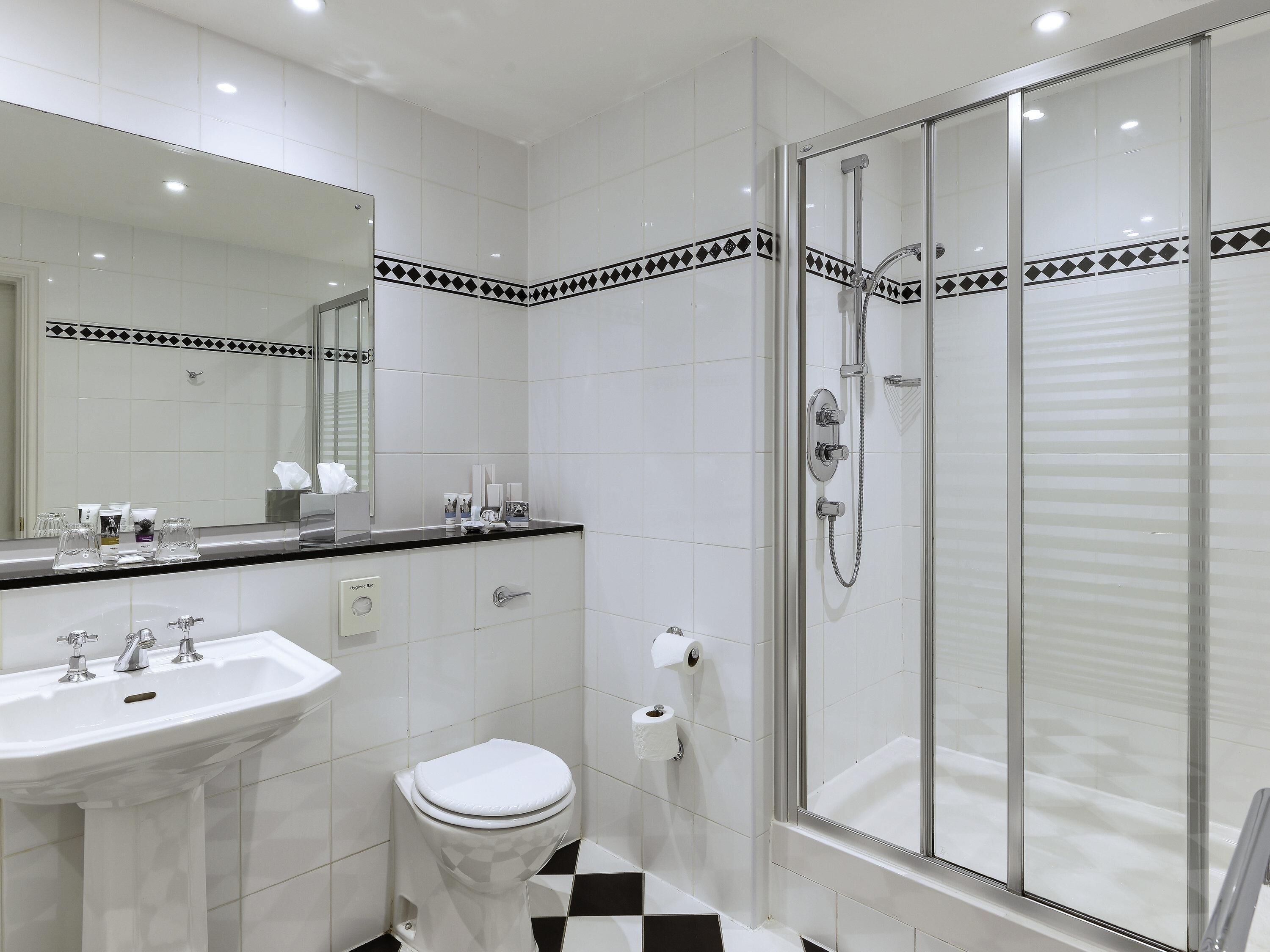Standard Room, 1 Double Bed | Desk, laptop workspace, blackout drapes, iron/ironing board