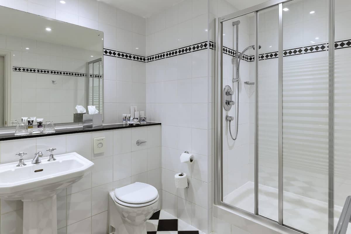 Standard Room, 1 Double Bed | Desk, laptop workspace, blackout drapes, iron/ironing board