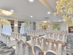 Khu tổ chức tiệc cưới trong nhà
