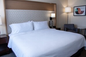 Habitación estándar, 1 cama King size | Caja de seguridad en la habitación y escritorio 