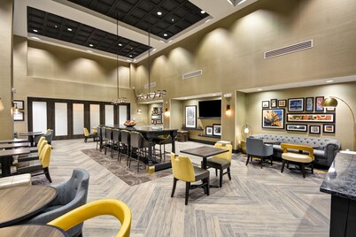 Hampton Inn & Suites Detroit/Warren