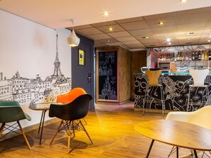 Serves breakfast, lunch and dinner - ibis Paris Gare du Nord la Fayette 10ème (Paris)