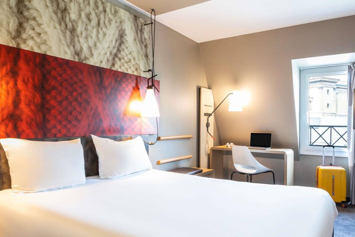 Habitación estándar, 1 cama doble | Caja fuerte, escritorio, sistema de insonorización