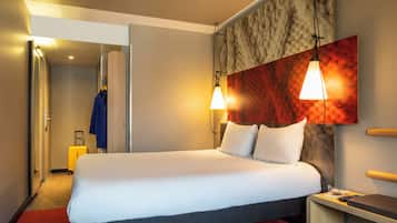 Chambre Standard, 1 lit double | Coffres-forts dans les chambres, bureau, chambres insonorisées