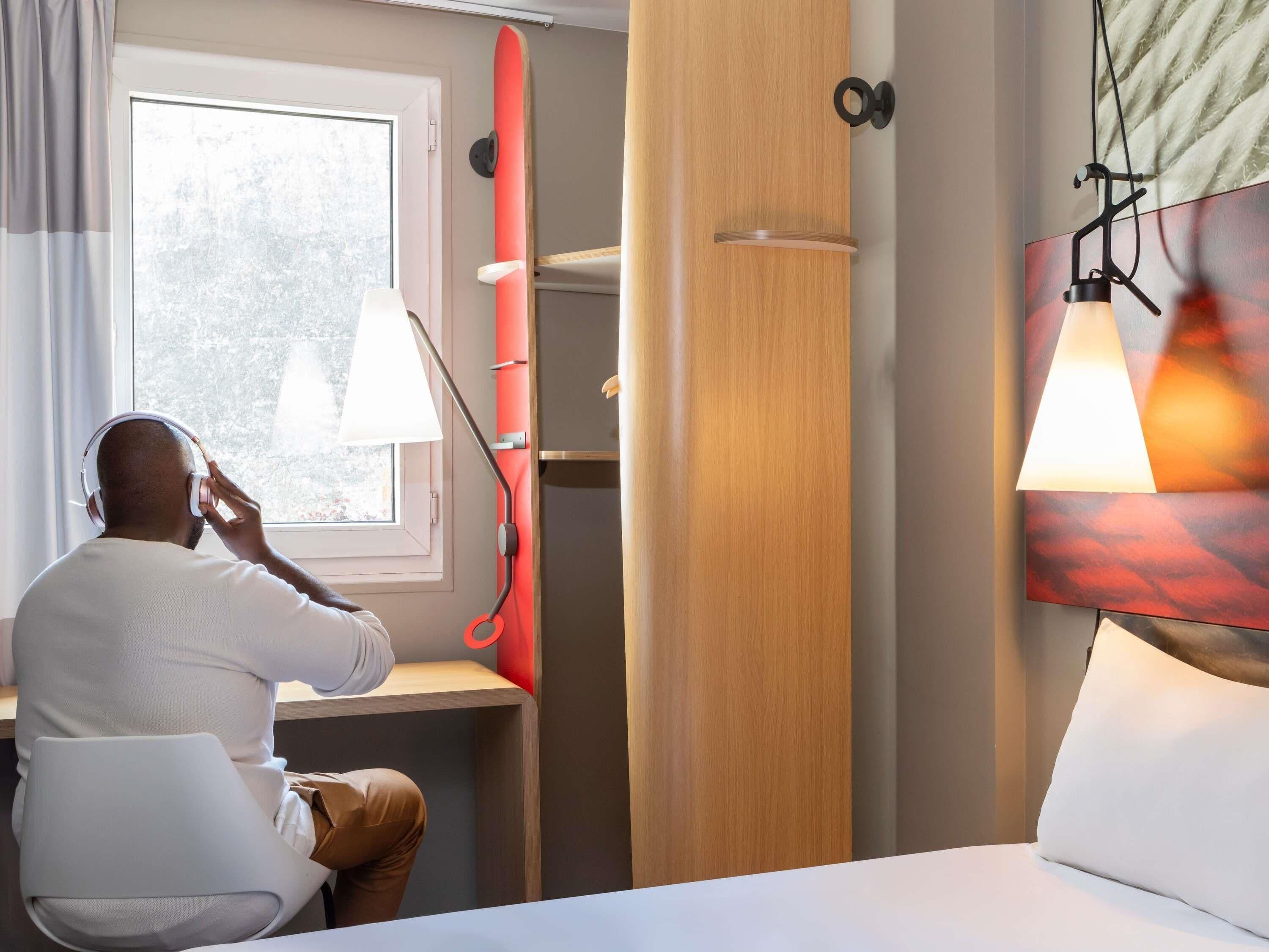 Standardzimmer, 1 Einzelbett | Zimmersafe, Schreibtisch, schallisolierte Zimmer, Bügeleisen/Bügelbrett