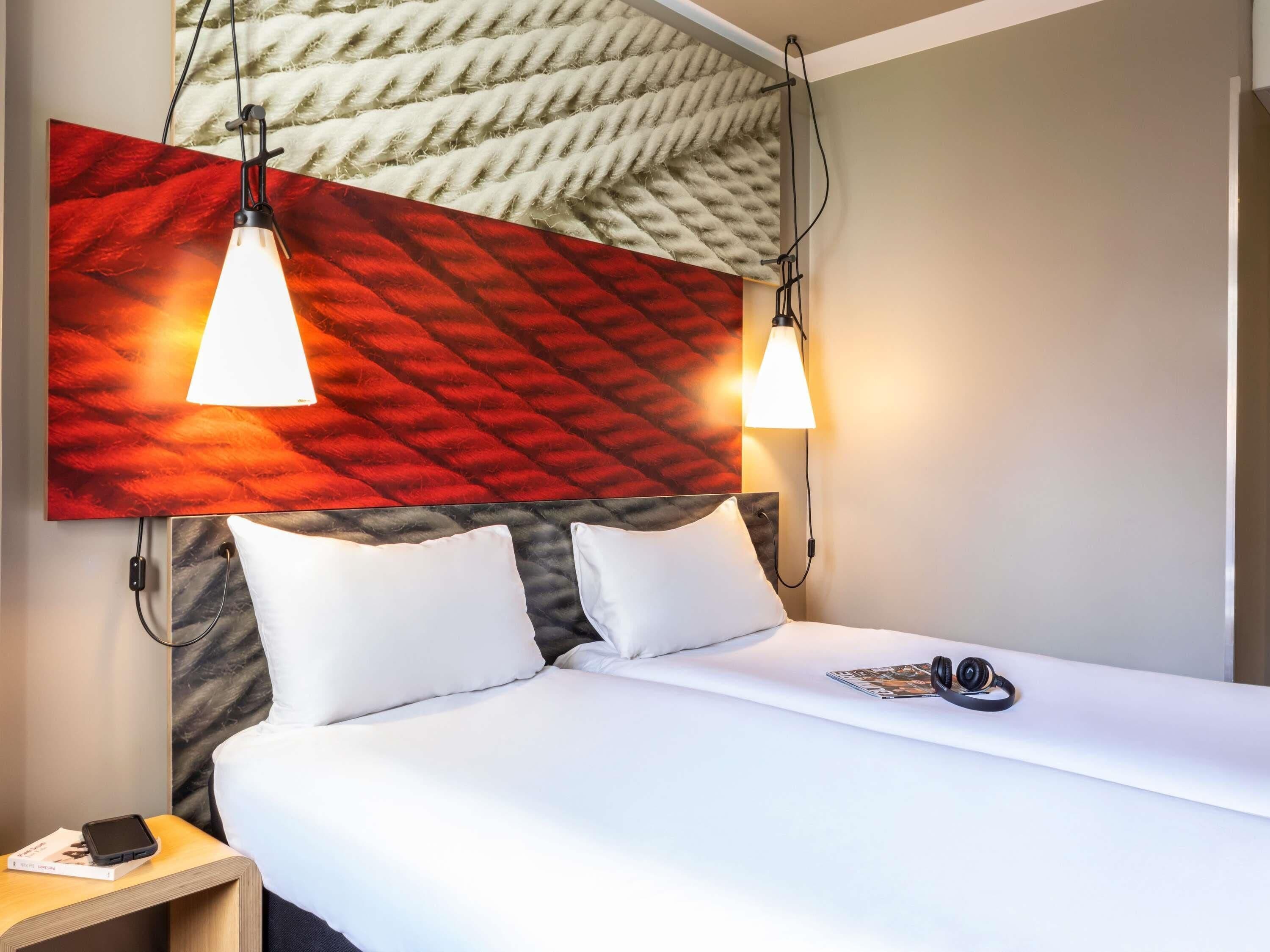 Standardzimmer, 2 Einzelbetten | Zimmersafe, Schreibtisch, schallisolierte Zimmer, Bügeleisen/Bügelbrett