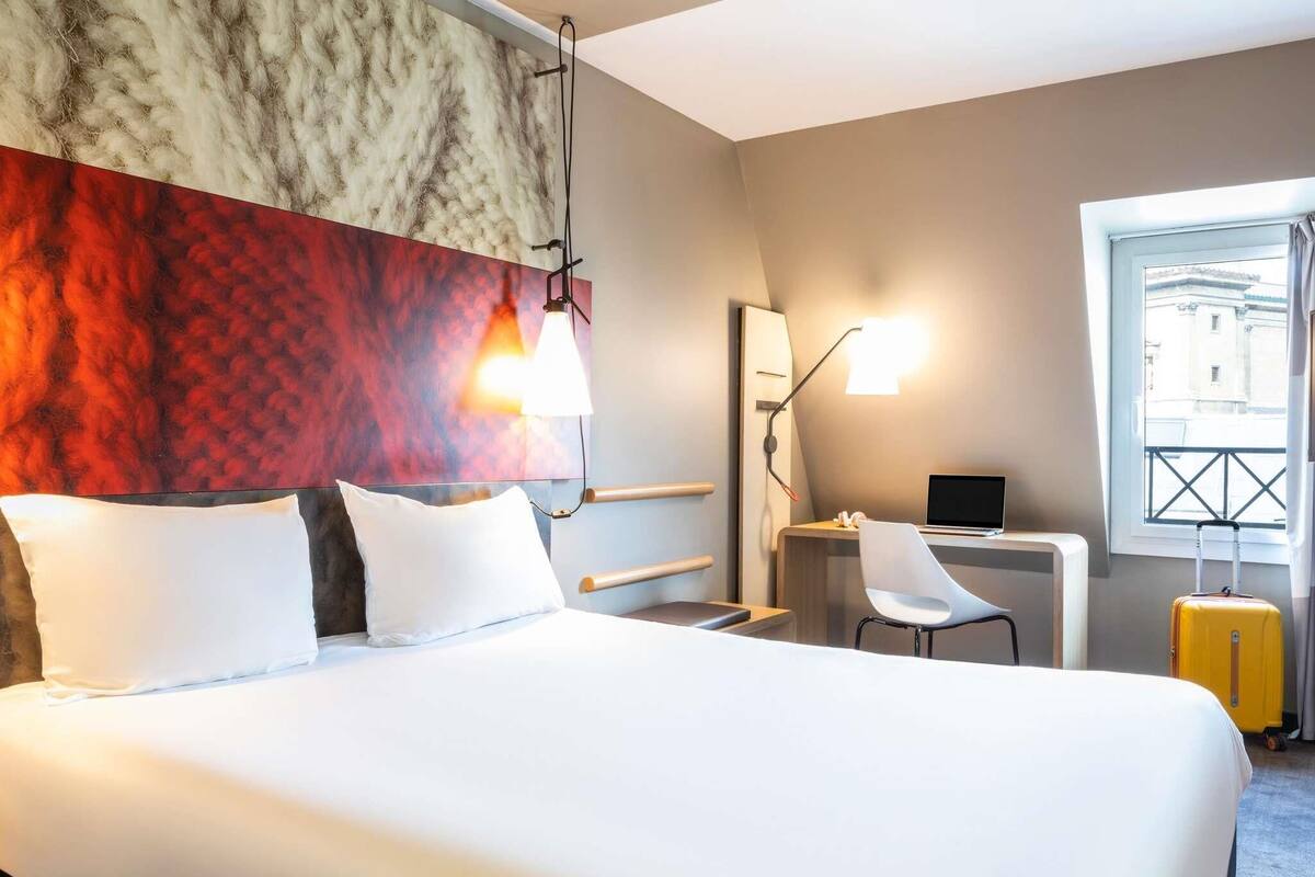 Habitación estándar, 1 cama doble | Caja fuerte, escritorio, sistema de insonorización