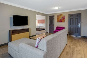 Deluxe Suite, Multiple Beds, Accessible, Non Smoking (Mobility/Hearing Impaired Accessible) - La Quinta Inn & Suites by Wyndham San Francisco Airport N (South San Francisco)