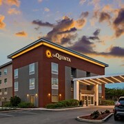 La Quinta Inn & Suites by Wyndham San Francisco Airport N