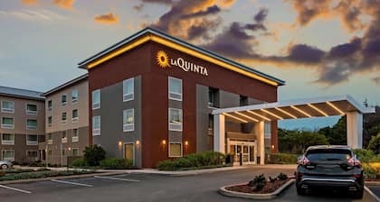 La Quinta Inn & Suites by Wyndham San Francisco Airport N