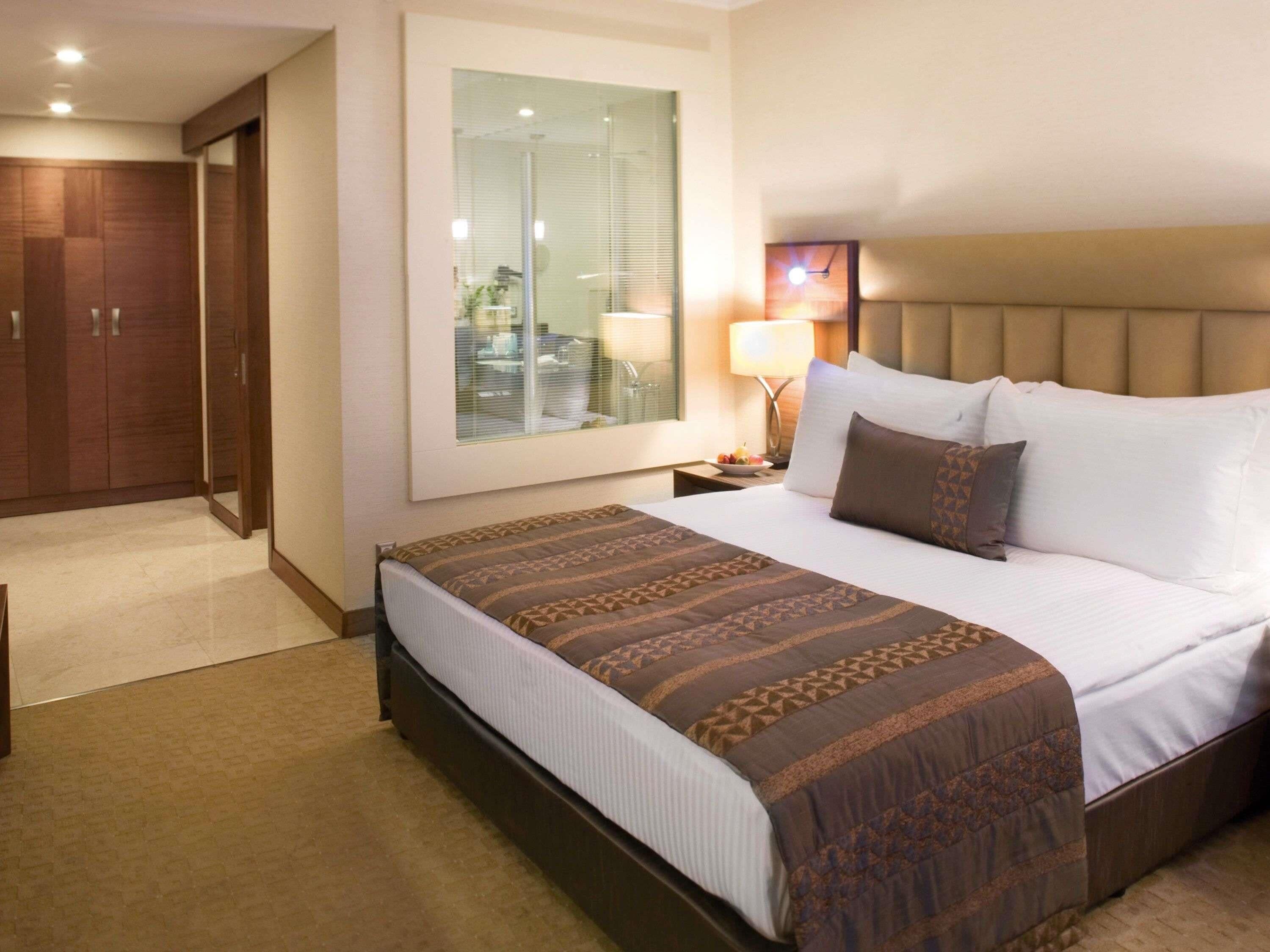 Minibar, in-room safe, desk, laptop workspace