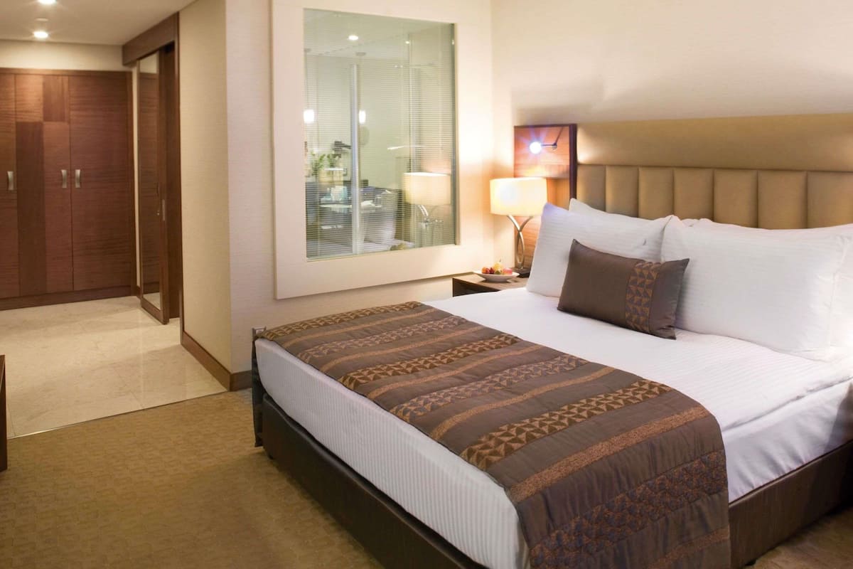 Minibar, in-room safe, desk, laptop workspace