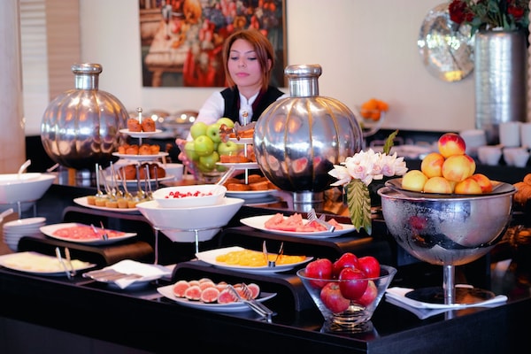 Daily buffet breakfast for a fee