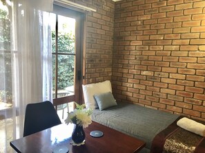 Deluxe-Zimmer, Nichtraucher, Balkon (Deluxe Family Room) | Blick auf den Innenhof