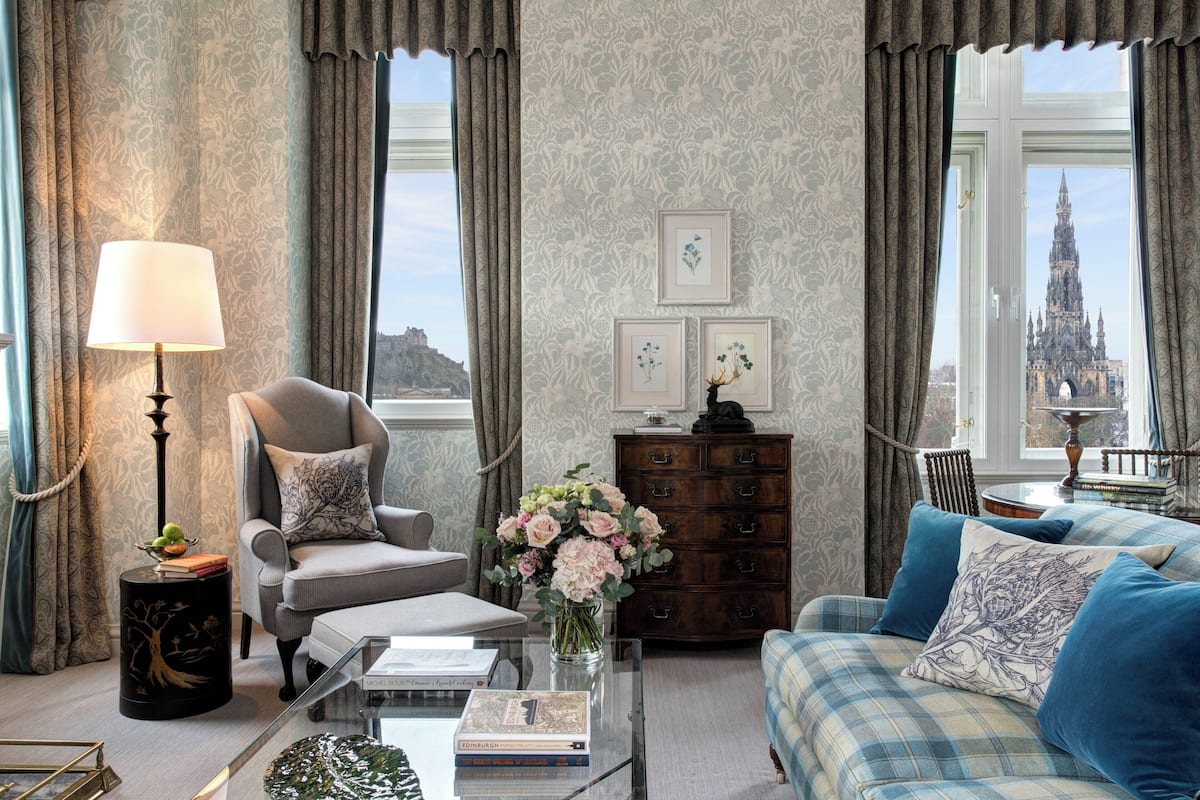 Suite (Castle View) | Premium bedding, minibar, in-room safe, desk
