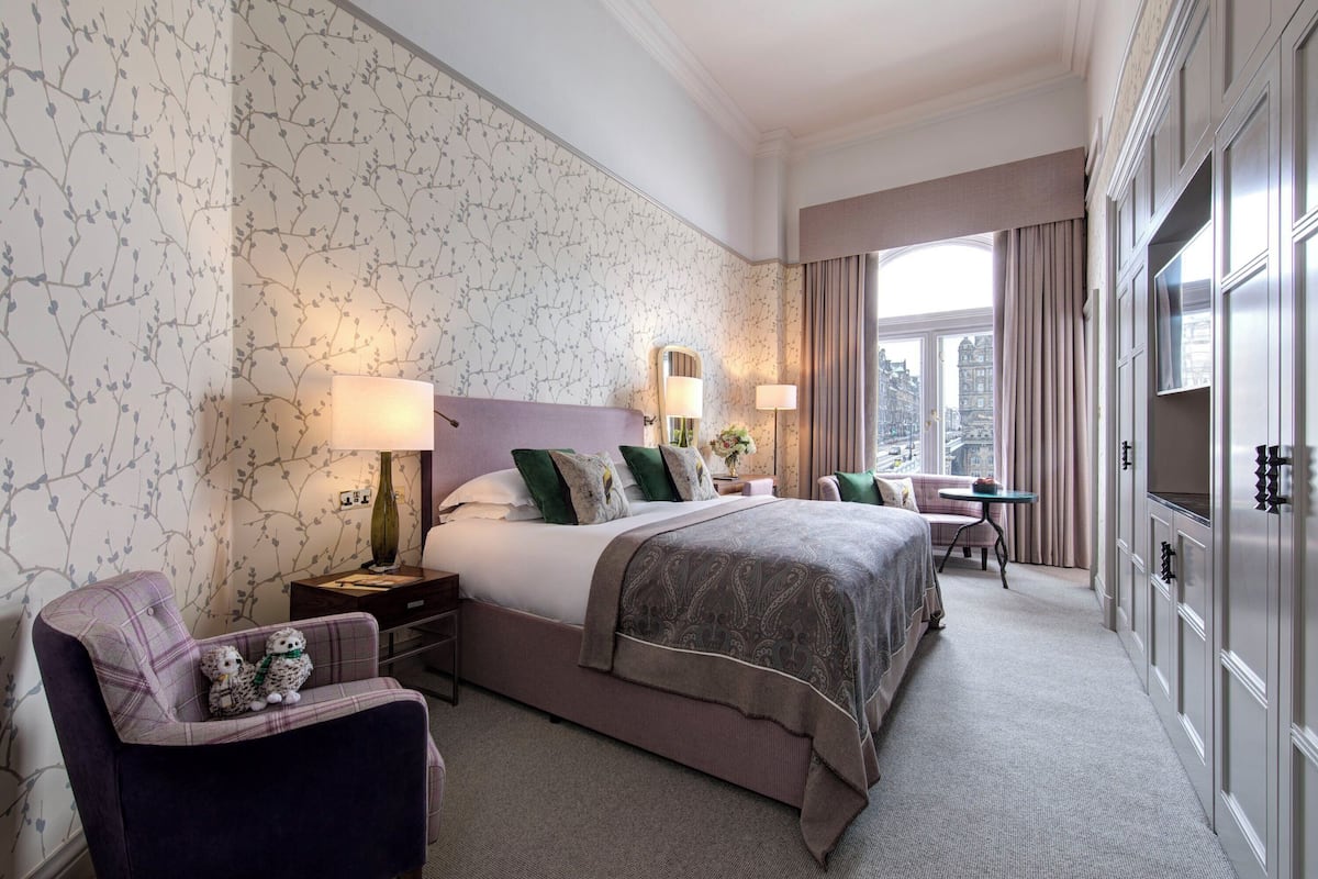 Executive Room (Old Town View) | Premium bedding, minibar, in-room safe, desk