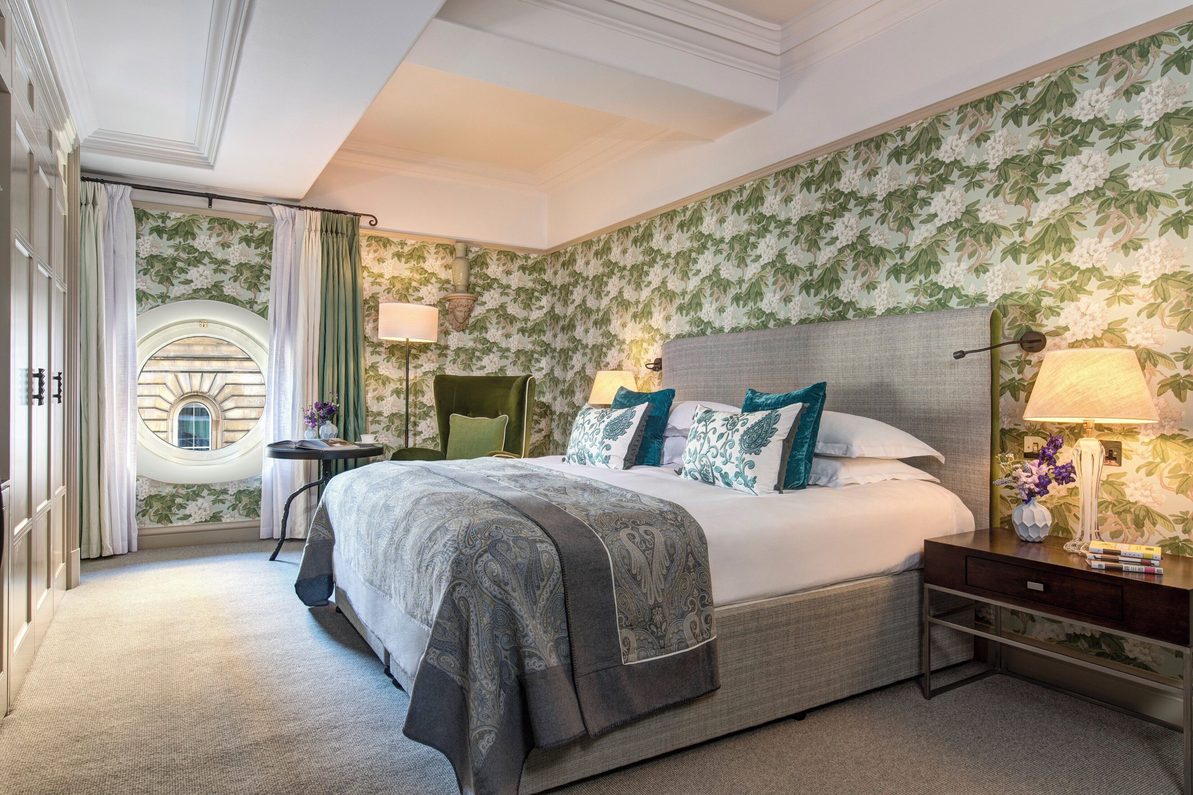 Ropa de cama de alta calidad y minibar 