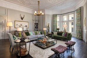 Suite (Glamis) | Premium bedding, minibar, in-room safe, desk - The Balmoral Hotel (Edinburgh)