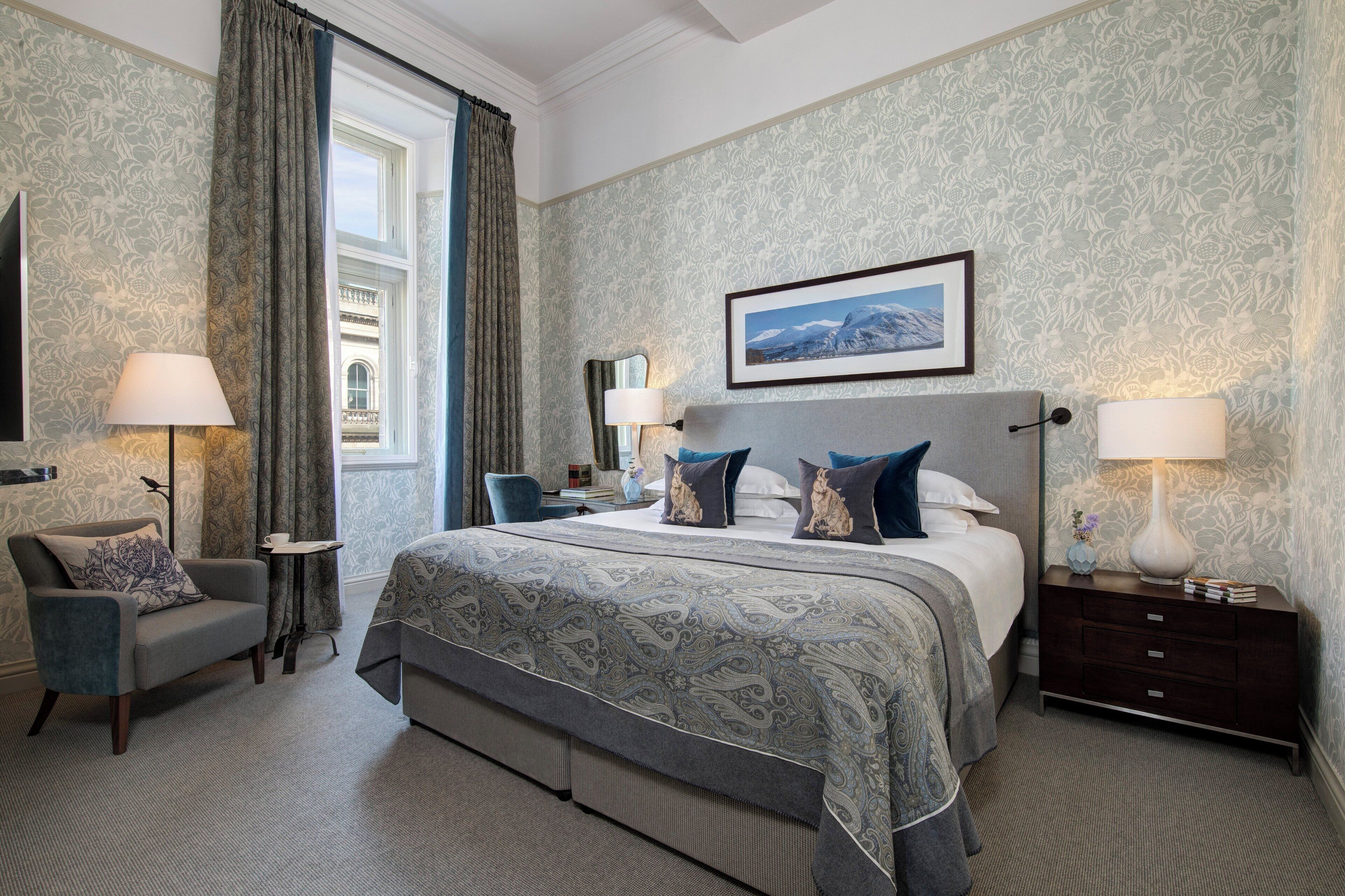 Ropa de cama de alta calidad y minibar 