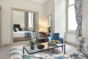 Chambre Deluxe | Literie de qualité, minibar, coffre-fort, bureau