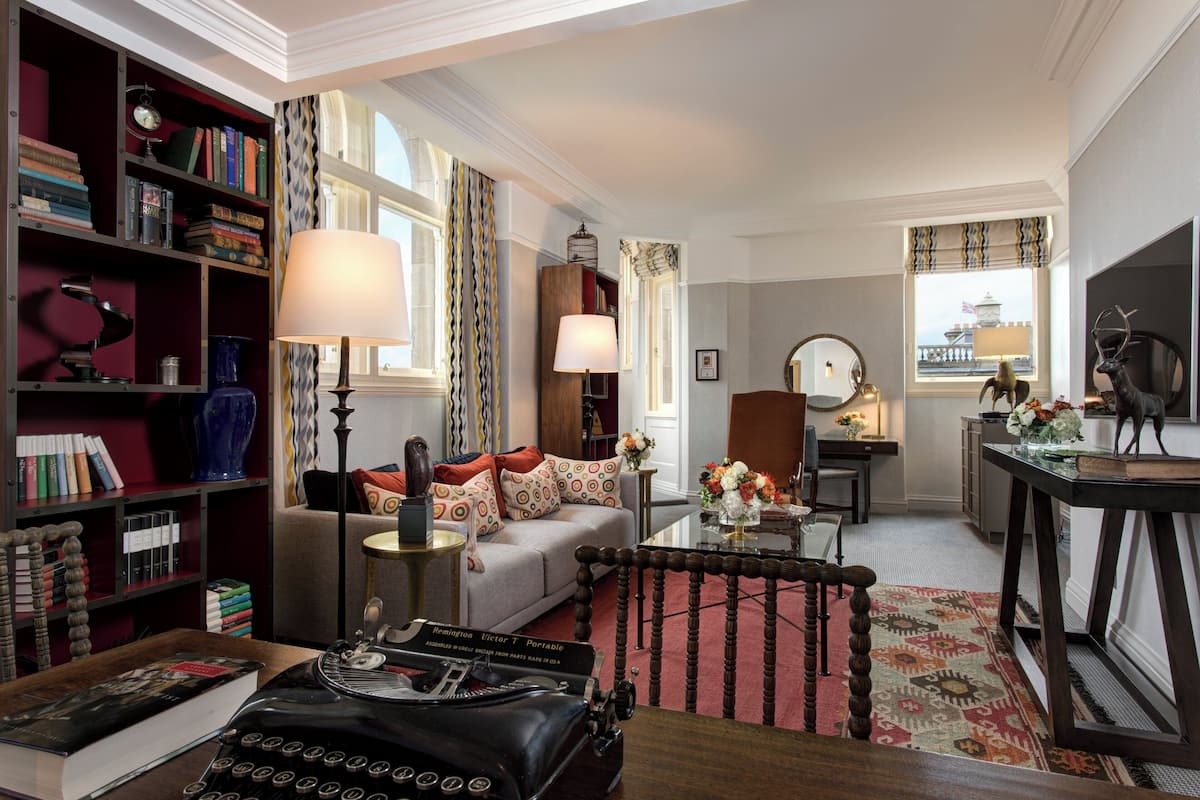 Suite (J.K. Rowling) | Premium bedding, minibar, in-room safe, desk