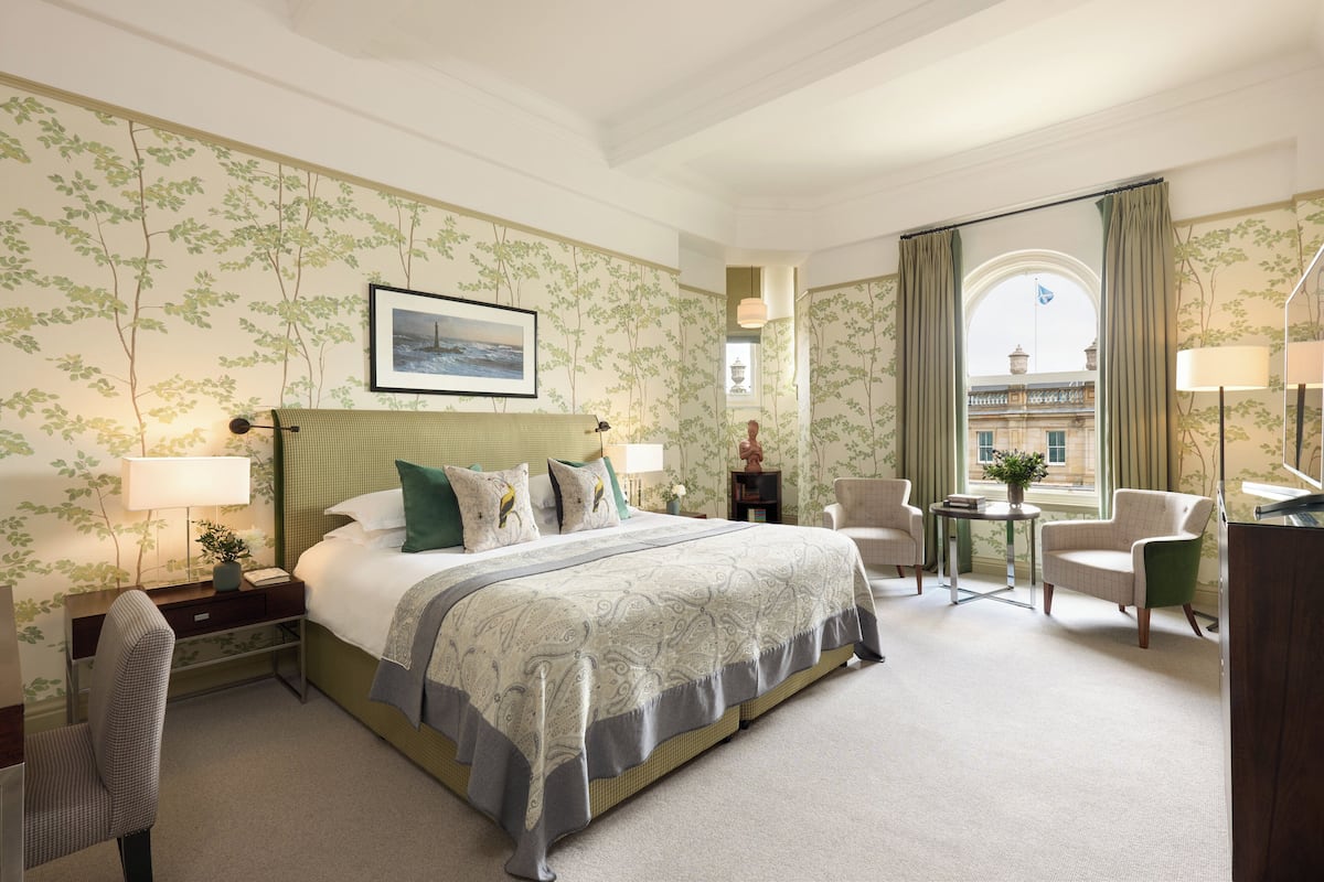 Premium bedding, minibar, in-room safe, desk