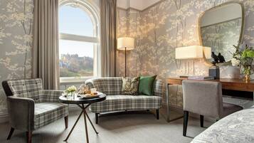 Quarto luxo (Castle View) | Roupas de cama premium, frigobar, cofres nos quartos, escrivaninha