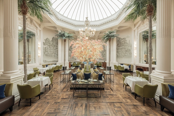 3 restaurantes, é servido café da manhã