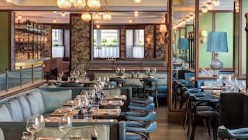 3 restaurantes; se sirve desayuno, almuerzo y cena