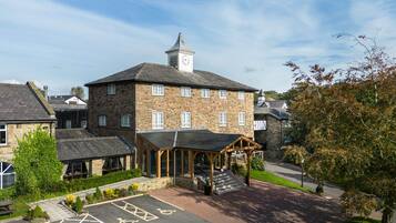 Vista frontal de la propiedad