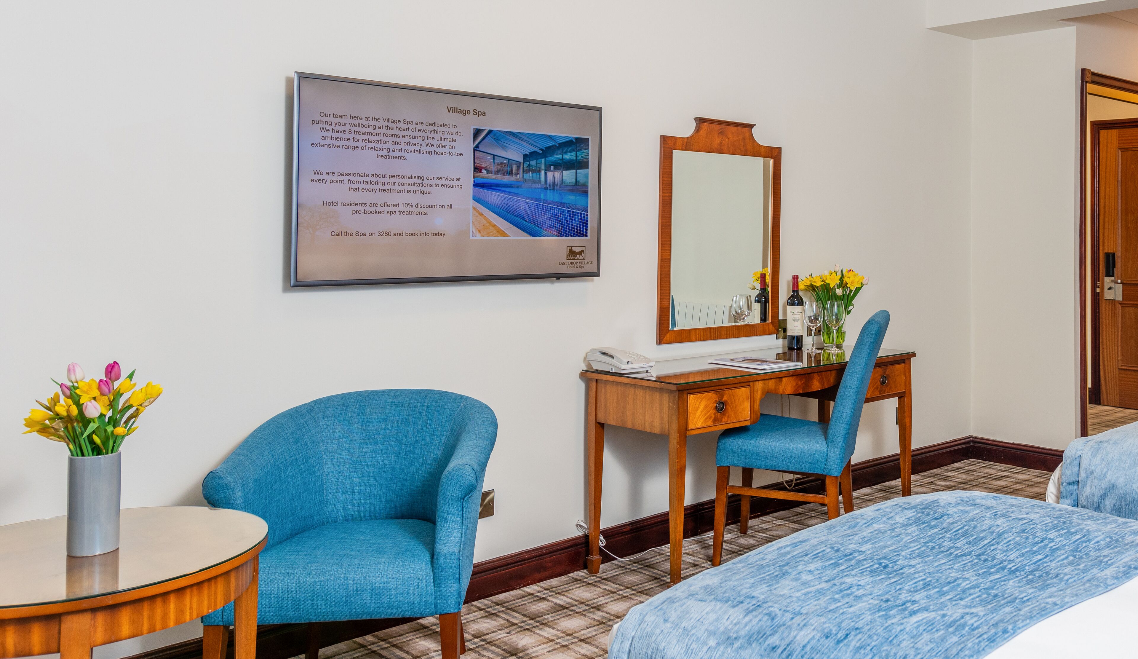 executive room (family) | in-room safe, desk, laptop workspace, blackout curtains