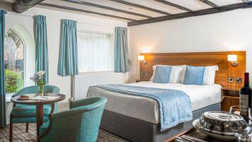 Småhus – executive, 1 kingsize-seng | Safe på rommet, skrivebord og skrivebord for bærbar PC