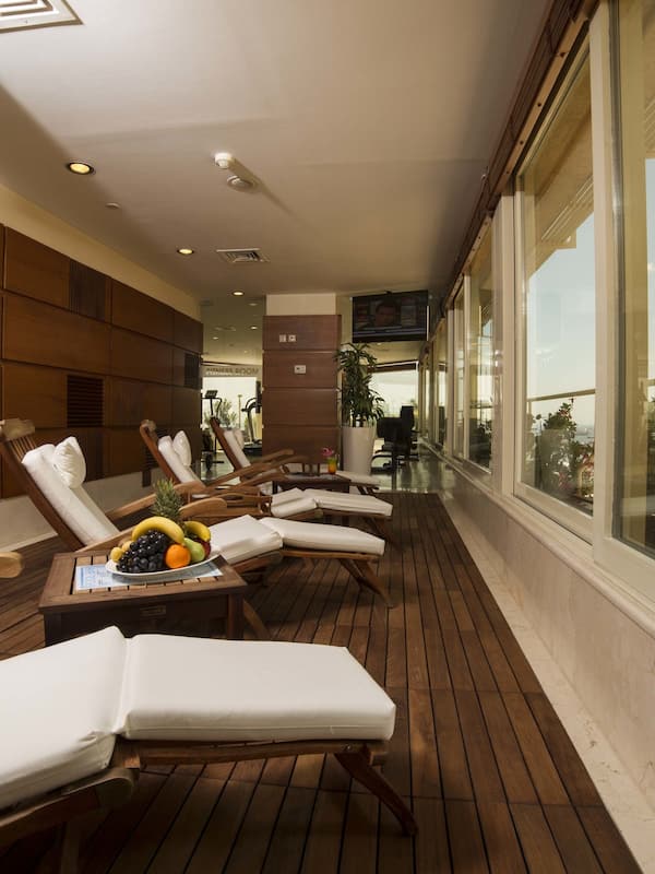 Body treatments, hydrotherapy, aromatherapy, hot stone massages