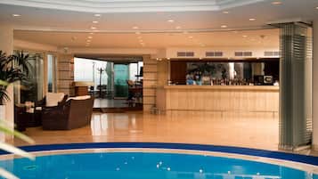 2 bars/lounges, poolside bar