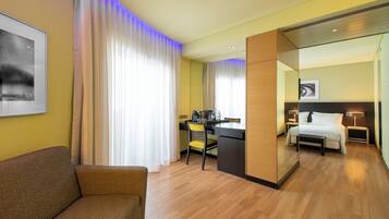 Suite | Hypo-allergenic bedding, minibar, in-room safe, individually decorated