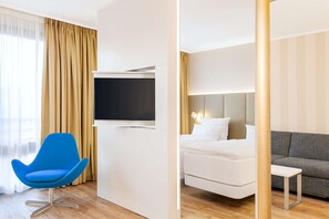 Hochwertige Bettwaren, Minibar, Zimmersafe, Schreibtisch