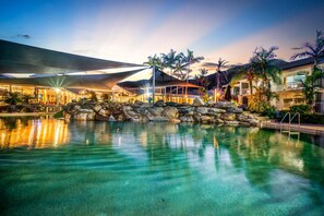 2 outdoor pools