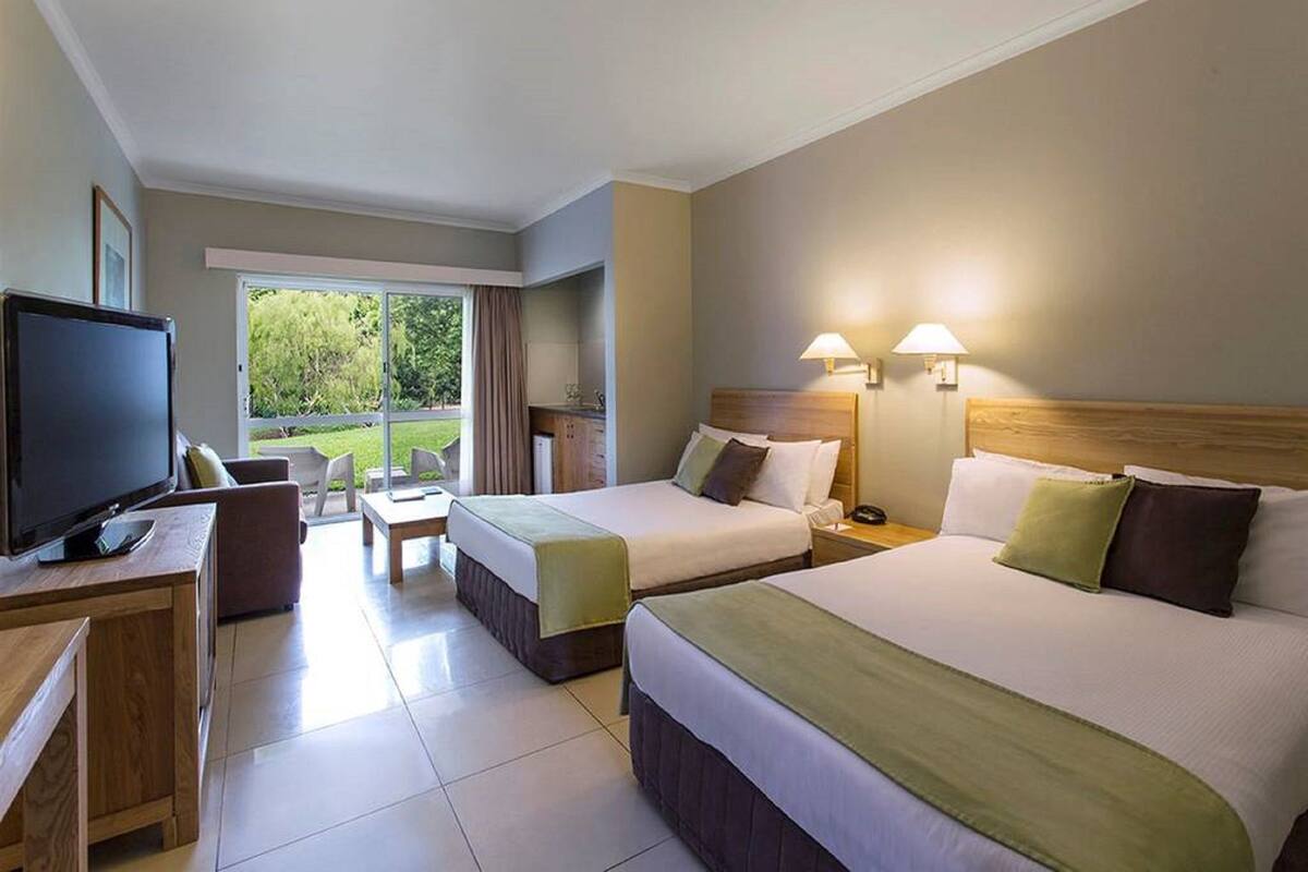 Standard Twin Room | In-room safe, desk, blackout curtains, iron/ironing board