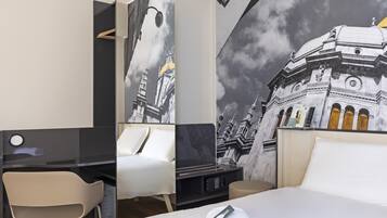 Zimmersafe, BĂŒgeleisen/BĂŒgelbrett, kostenloses WLAN, BettwĂ€sche