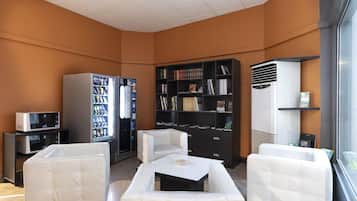 Zimmersafe, BĂŒgeleisen/BĂŒgelbrett, kostenloses WLAN, BettwĂ€sche