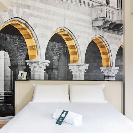 Superior Room, 1 Queen Bed | In-room safe, iron/ironing board, free WiFi, bed sheets