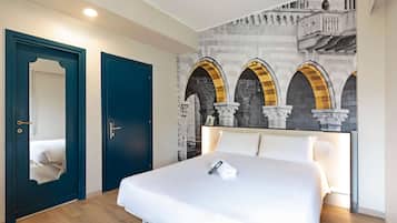 Habitación estándar doble, 1 cama de matrimonio | Caja fuerte, tabla de planchar con plancha, wifi gratis y ropa de cama