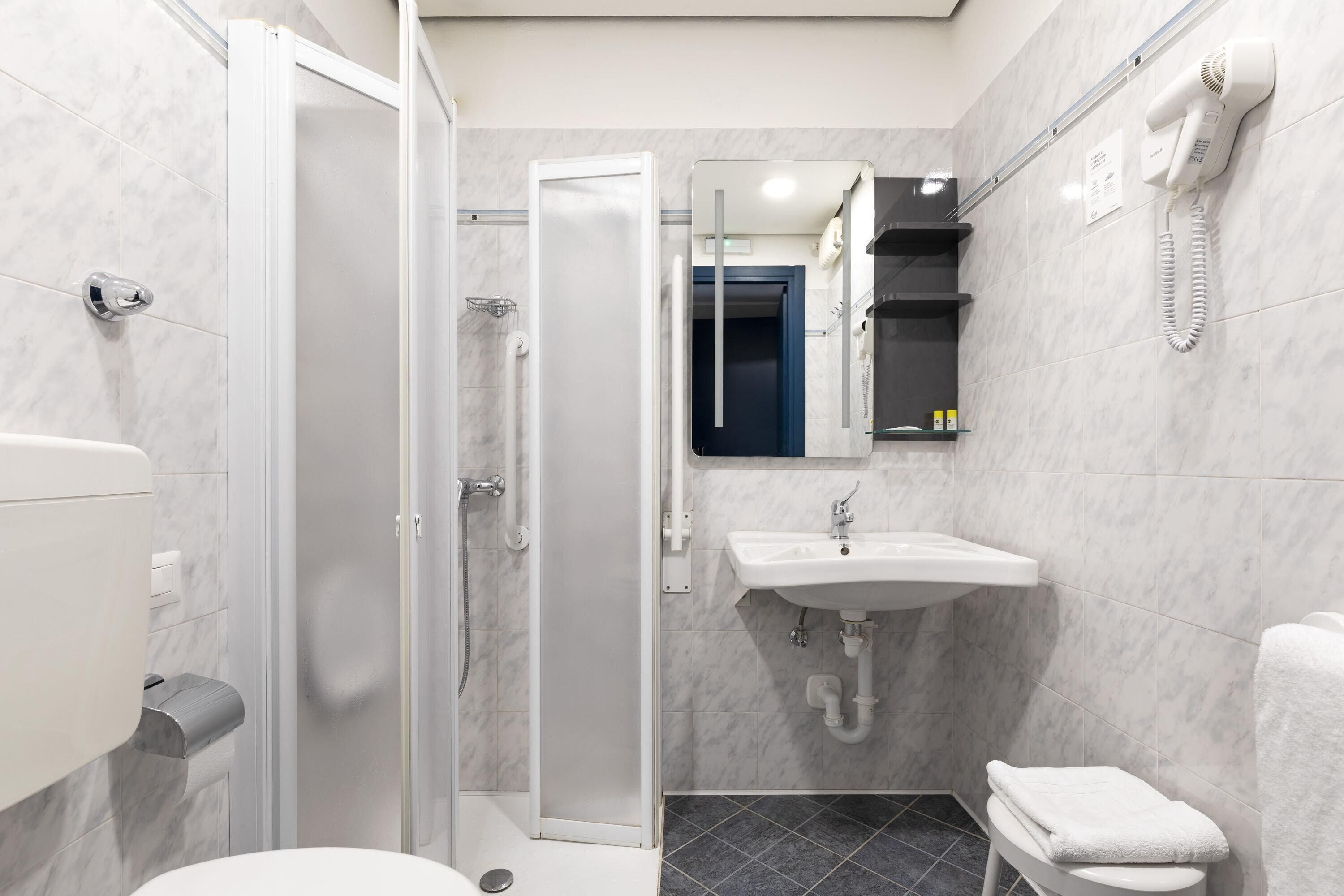 Photo - B&B Hotel Como City Center