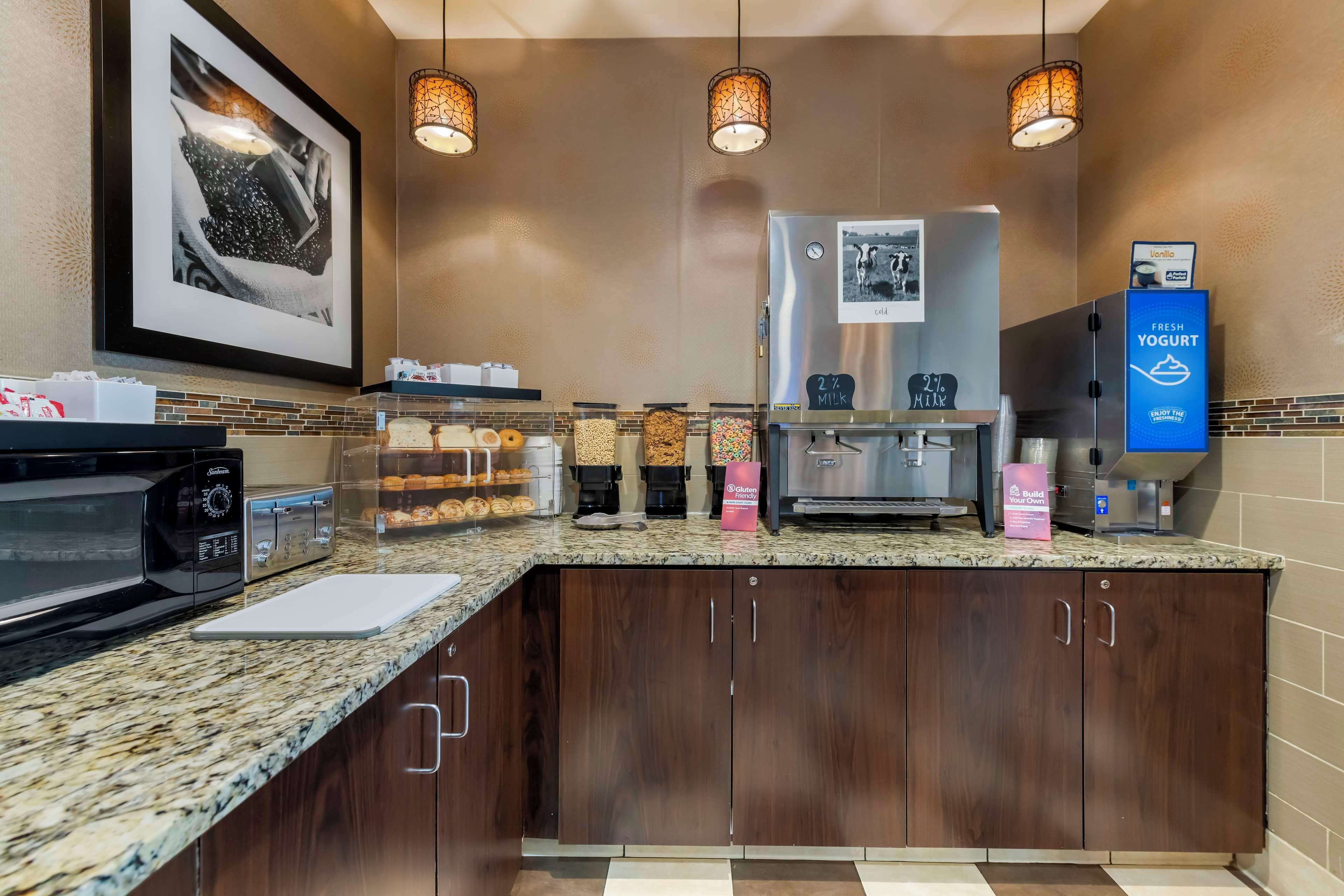 free daily continental breakfast