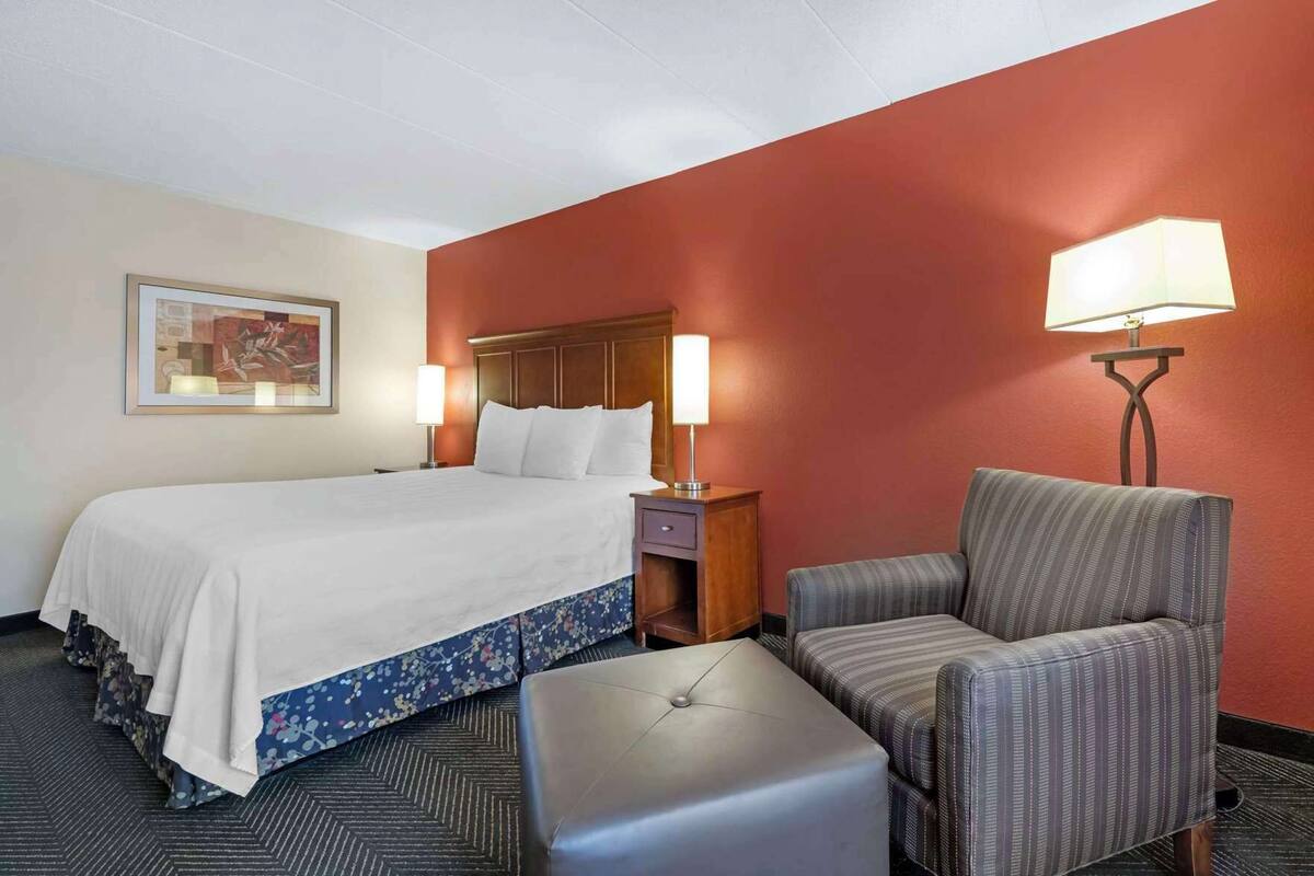 Premium bedding, pillowtop beds, in-room safe, desk