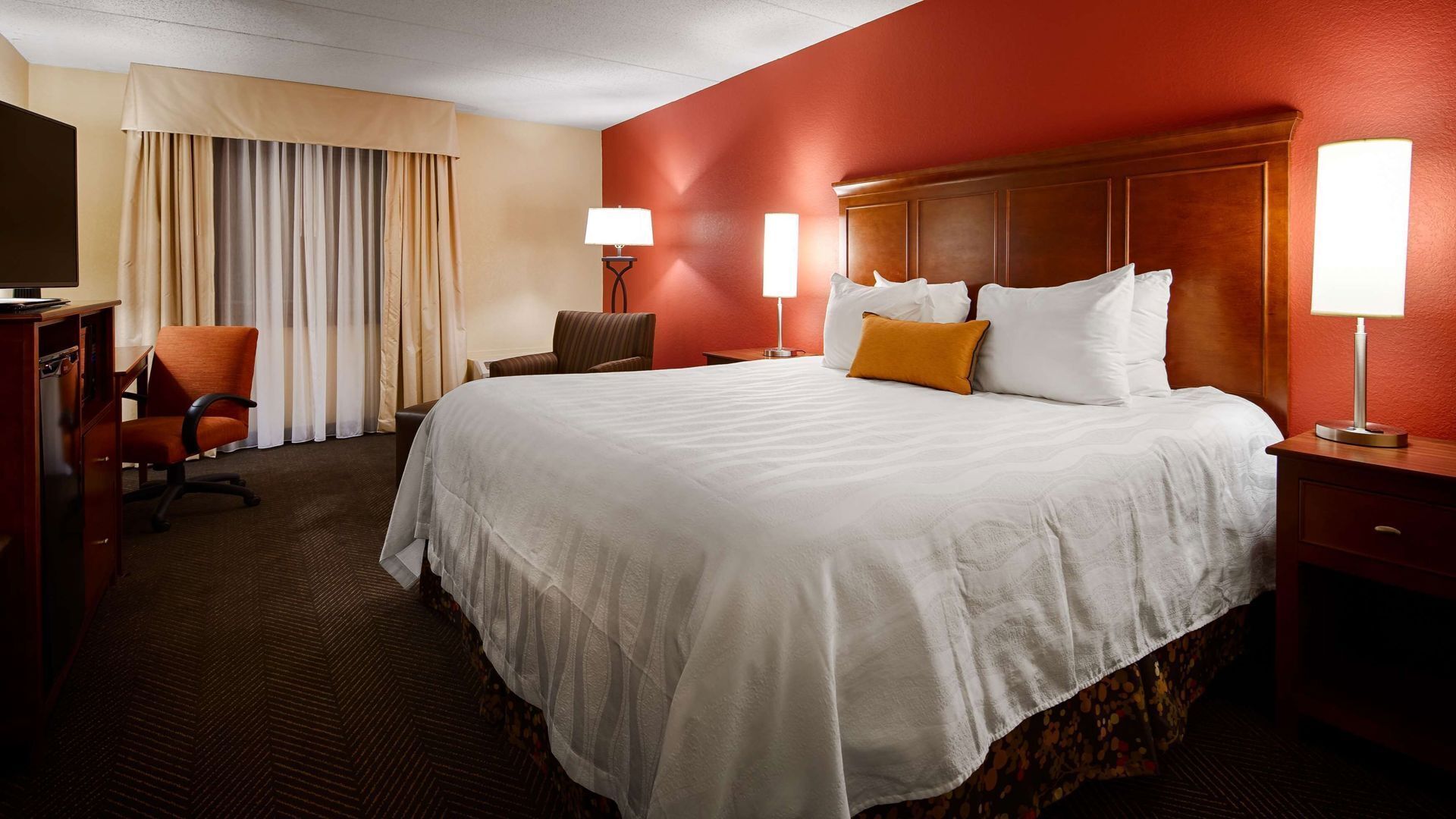 Premium bedding, pillowtop beds, in-room safe, desk