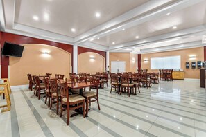 Free daily buffet breakfast  - Best Western Plus Yosemite Way Station Motel (Mariposa)